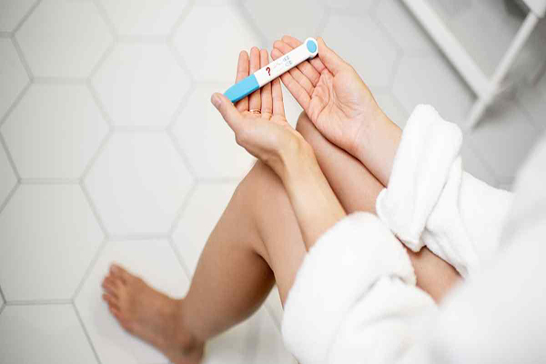 Tư vấn: Cách dùng que thử thai giúp phát hiện mang thai sớm